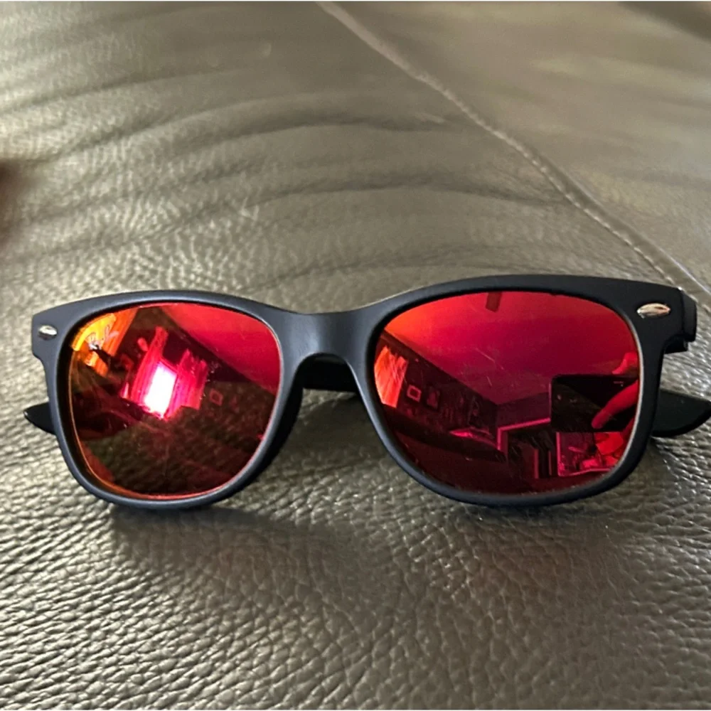 Ray-Ban Wayfarer Matte Black Kids Sunglasses with Reflective Pink Lenses